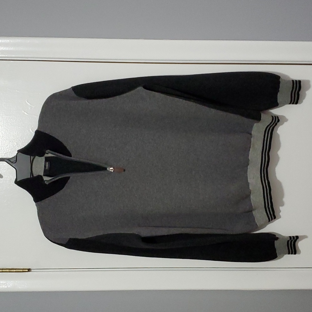 Nanibon Sweater